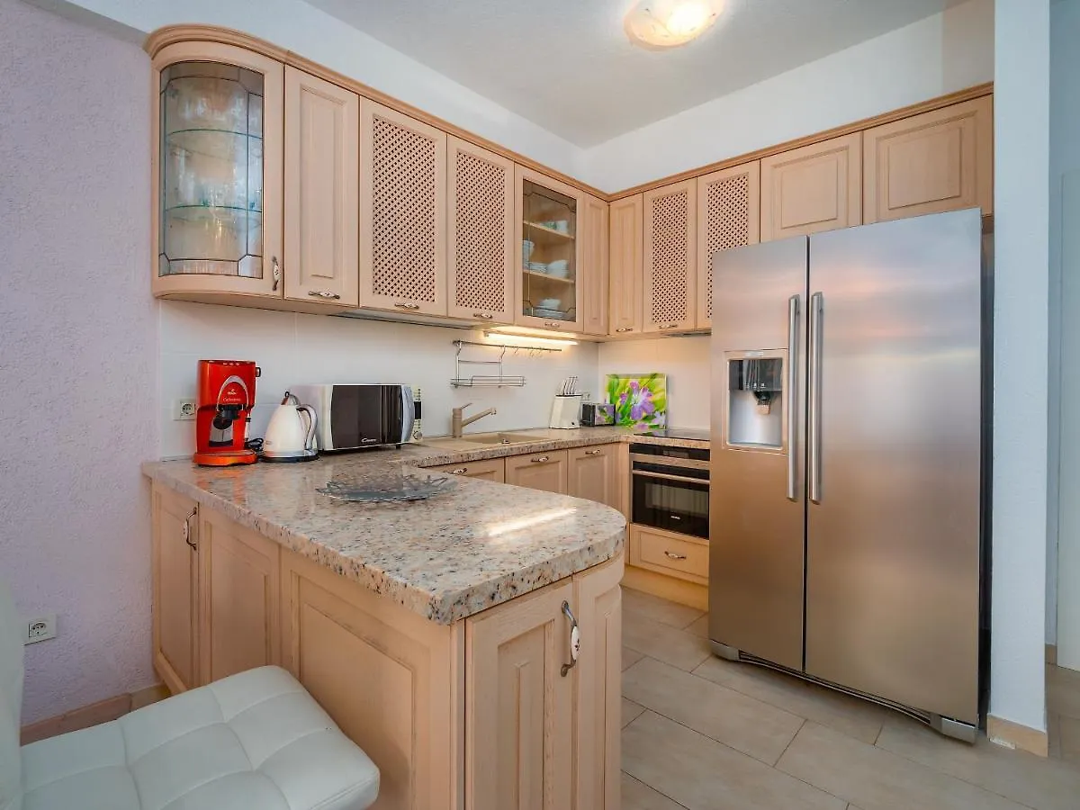 Apartmani Kraj Moscenicka Draga 0*,  Croatia