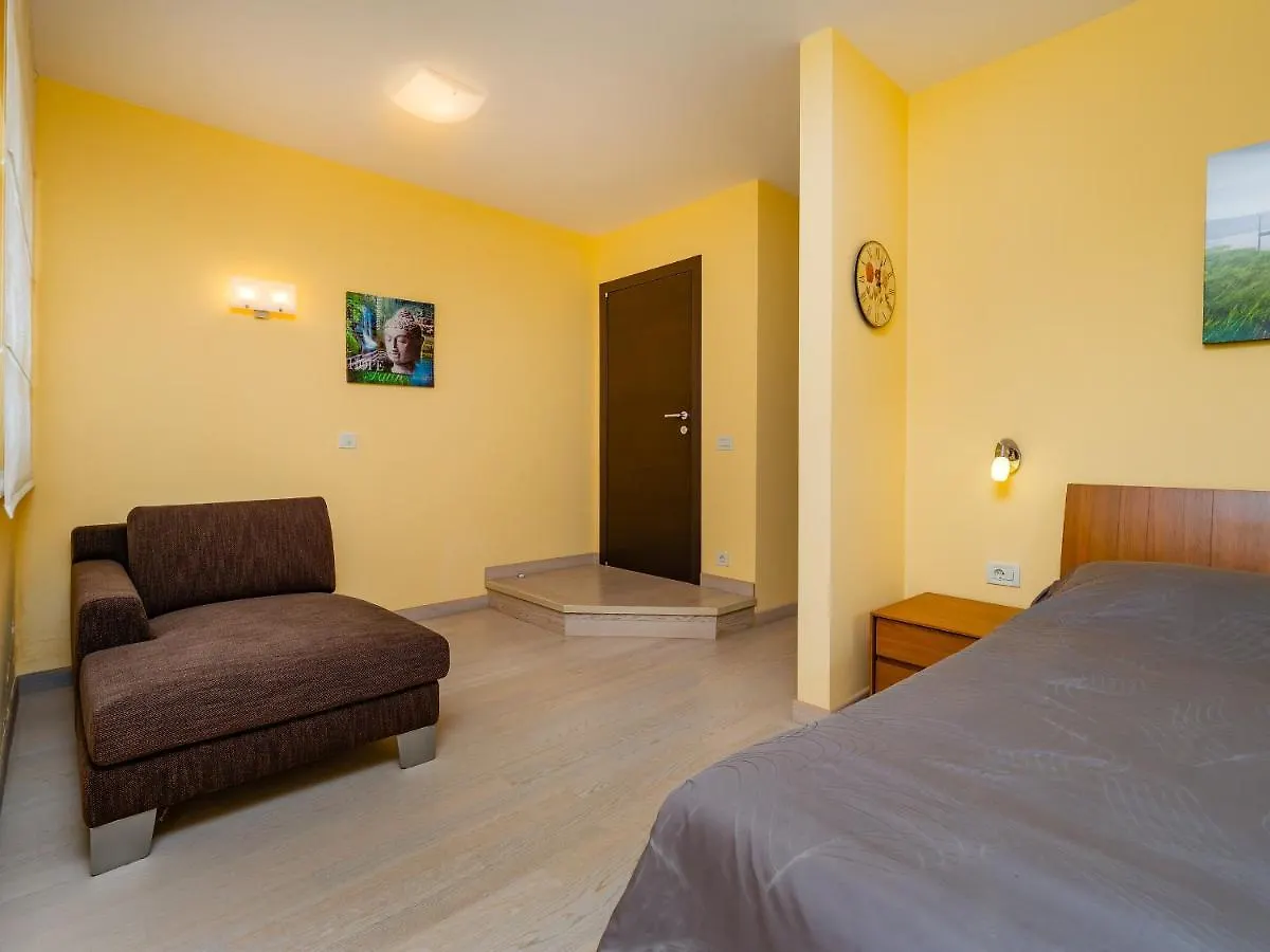 Guest house Apartmani Kraj Moscenicka Draga