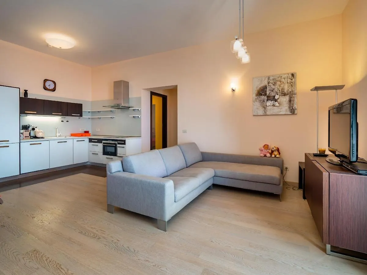 Apartmani Kraj Moscenicka Draga Guest house