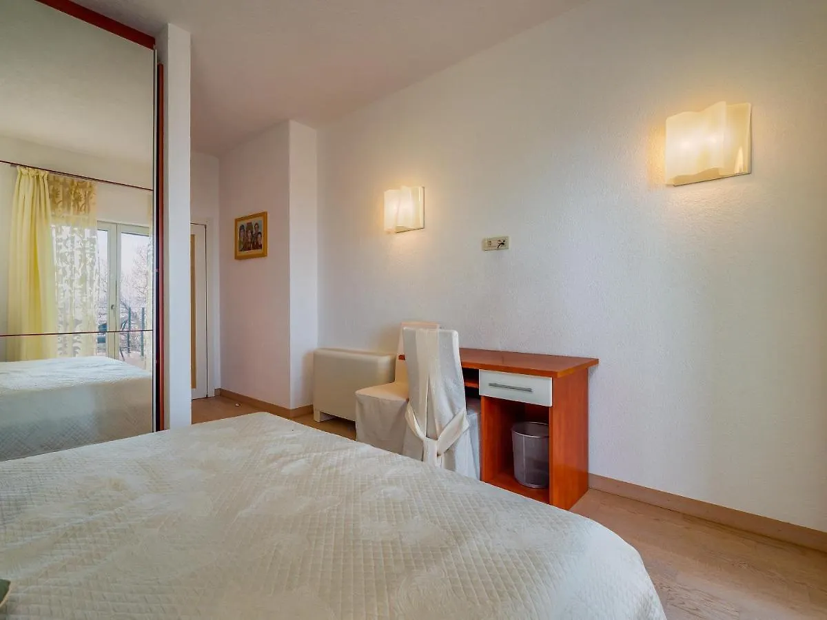 Apartmani Kraj Moscenicka Draga Guest house
