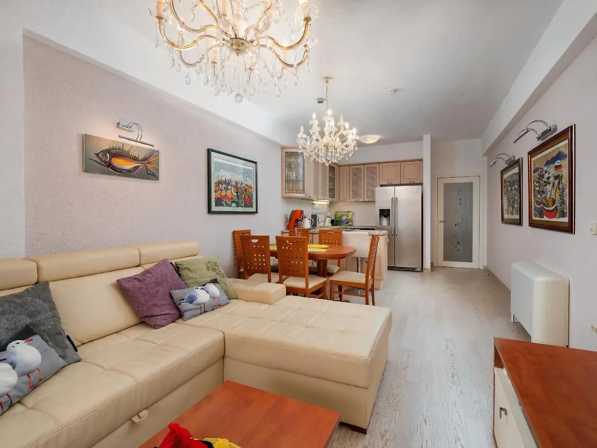 Apartmani Kraj Moscenicka Draga Guest house